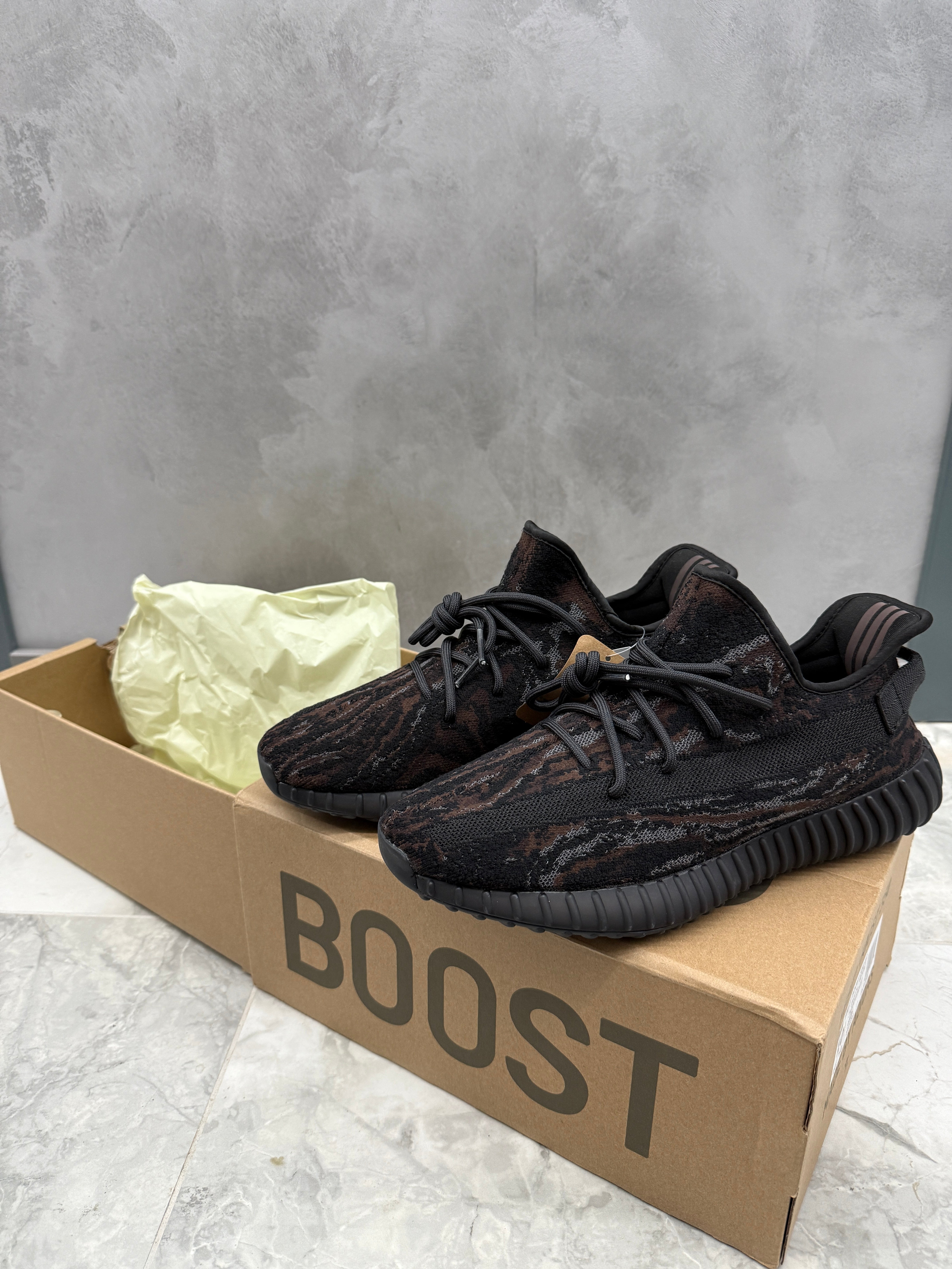 Yeezy 350 V2